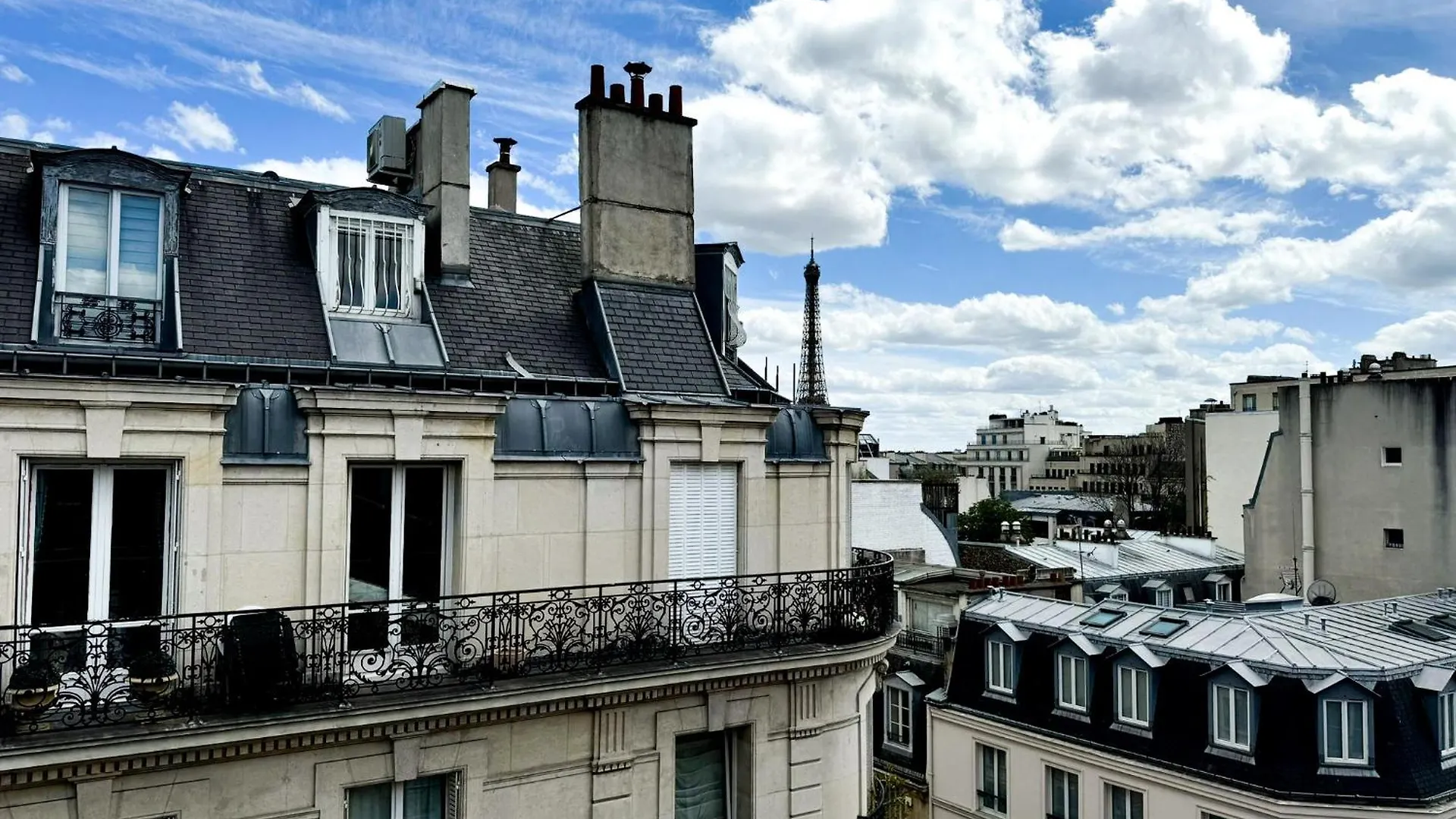 Appart Classique, Balcon Et Vue Sur La Tour Eiffel Apartmán Paříž